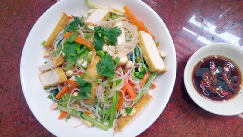 Bún xào rau cải