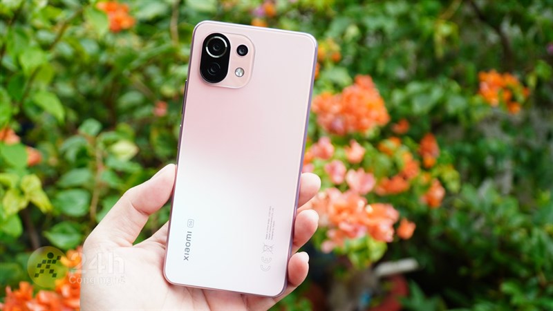 Pin 4.250 mAh của Xiaomi 11 Lite 5G Ne vẫn có thể đủ trâu bò để chiến được game lâu dài.