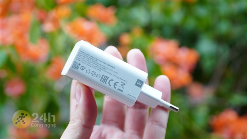 Củ sạc nhanh 33 W của Xiaomi 11 Lite 5G NE.