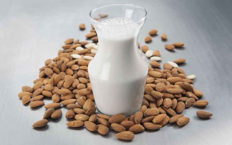 Sữa hạnh nhân bao nhiêu calo? Uống sữa hạnh nhân có béo không?