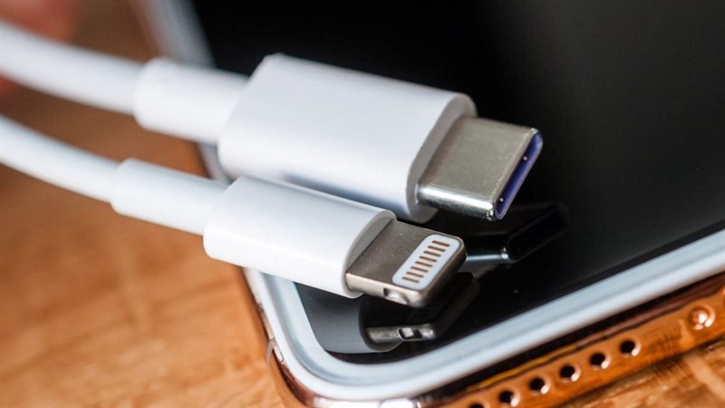 Xuất hiện chiếc iPhone đầu tiên dùng cổng USB-C, sạc pin mượt khỏi chê