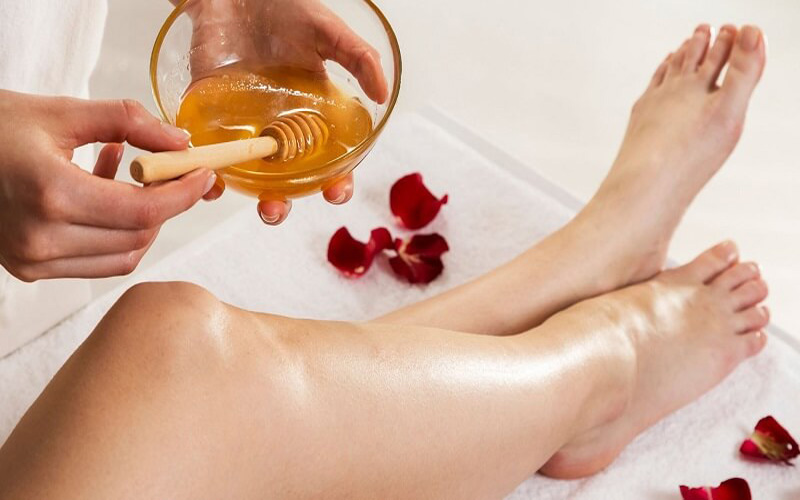 3 cách làm wax lông bằng đường với chanh, mật ong tại nhà