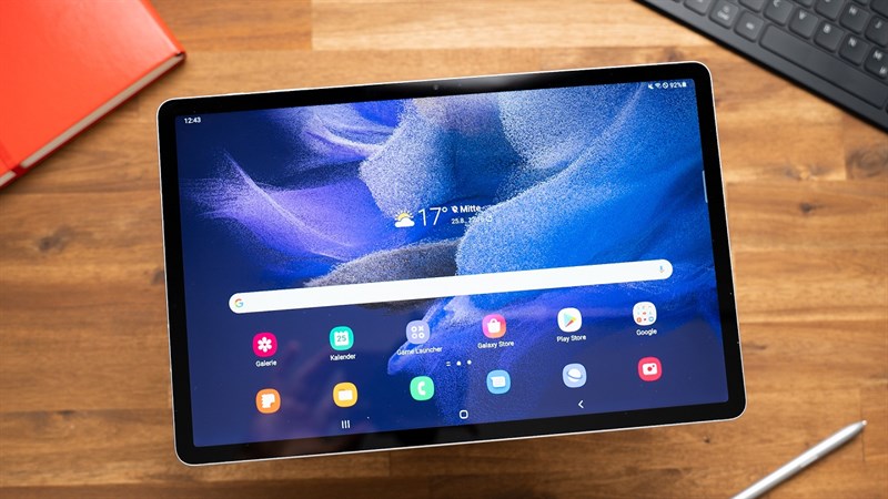 Galaxy Tab S7 FE - Bạn đang tìm kiếm một chiếc máy tính bảng lớn, mạnh mẽ và đẹp mắt? Hãy khám phá ngay Galaxy Tab S7 FE với chúng tôi! Thiết bị này sẽ đem đến trải nghiệm tuyệt vời cho bạn với màn hình rộng, bộ nhớ lớn và hiệu suất ấn tượng. Thật đáng giá để sở hữu một chiếc Galaxy Tab S7 FE.