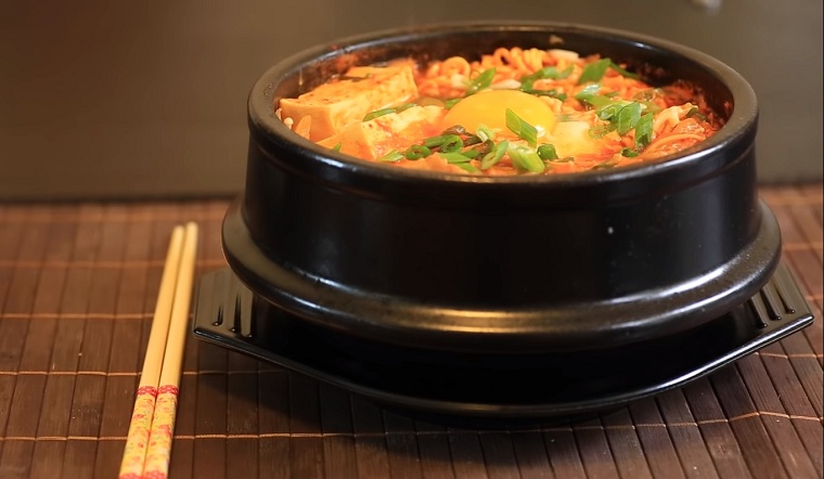 Thưởng thức mì gói Jongga siêu ngon, ăn hoài không ngán