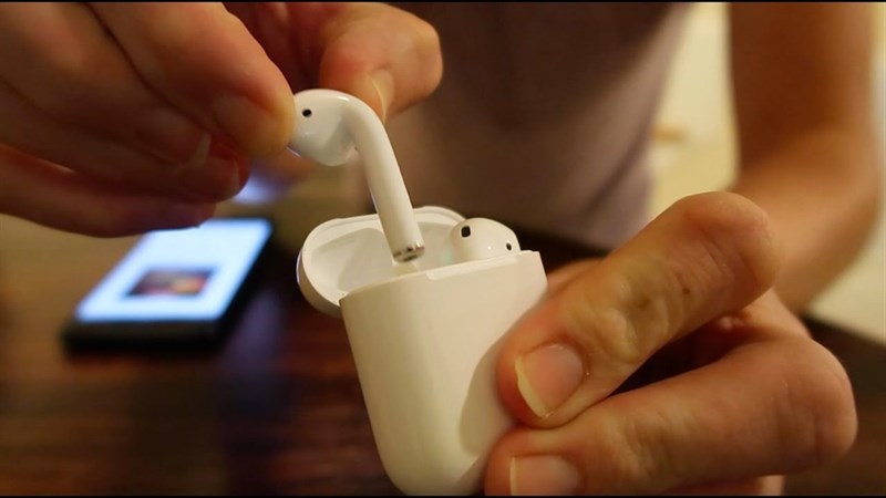 cách đeo AirPods không đau tai