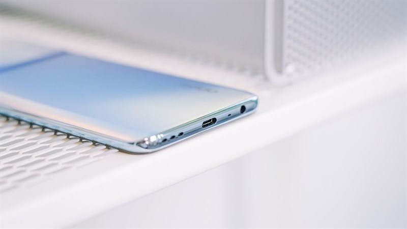 Cạnh dưới của OPPO K9 Pro. Cạnh dưới của OPPO K9 Pro.
