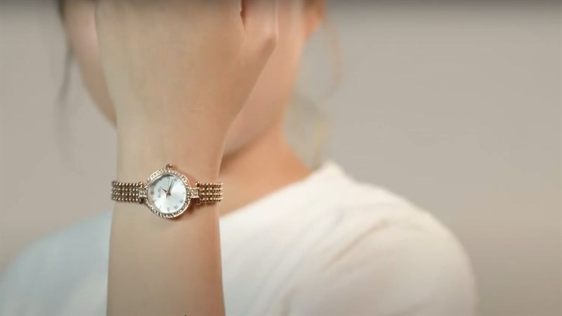 Thiết kế tinh tế và sang trọng của đồng hồ Nữ Elio ES028-01. Thiết kế tinh tế và sang trọng của đồng hồ Nữ Elio ES028-01.