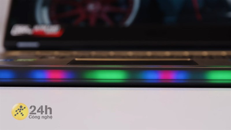 Điểm đặc trưng nhất về thiết kế của GE66 Raider là dải đèn RGB Panoramic Aurora. Điểm đặc trưng nhất về thiết kế của GE66 Raider là dải đèn RGB Panoramic Aurora.