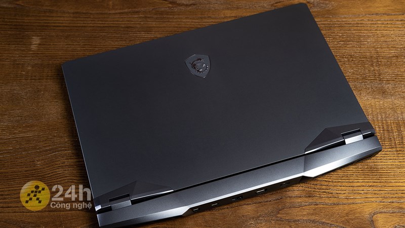 Nắp lưng cực kỳ độc đáo của MSI GE66 Raider. Nắp lưng cực kỳ độc đáo của MSI GE66 Raider.