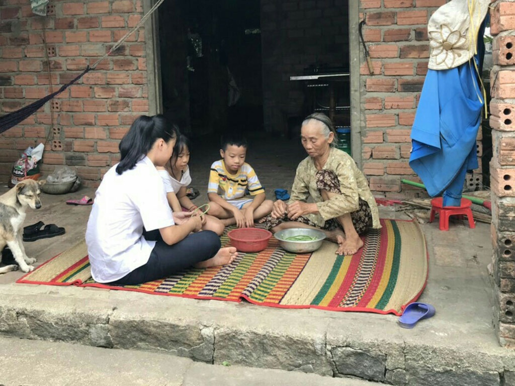 Mồ côi cả cha và mẹ.