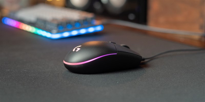 Logitech G203 còn được sở hữu hệ thống nút lò xo kim loại bền bỉ và chắc chắn. Logitech G203 còn được sở hữu hệ thống nút lò xo kim loại bền bỉ và chắc chắn.