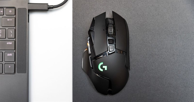 Logitech G502 Lightspeed sẽ được trang bị 11 nút điều khiển có thể lập trình. Logitech G502 Lightspeed sẽ được trang bị 11 nút điều khiển có thể lập trình.