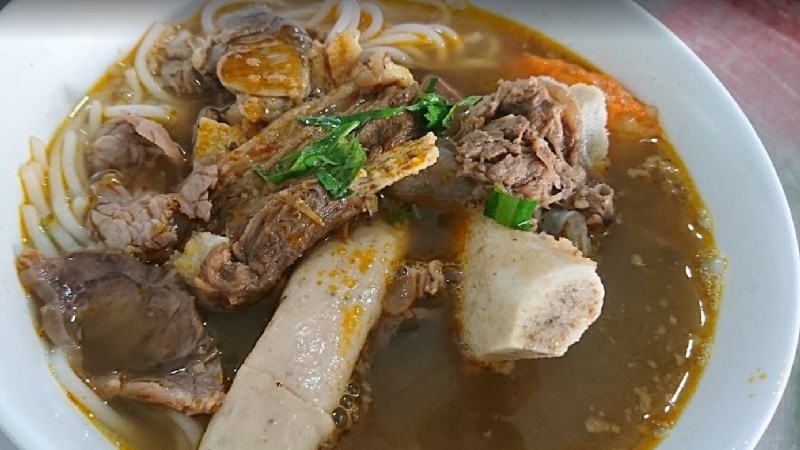 Quán bún bò cô Mai