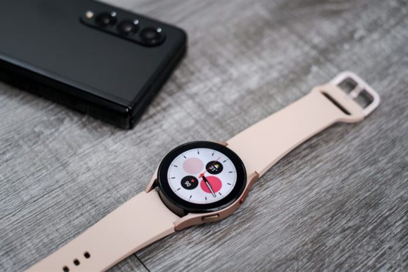 Galaxy Watch 4 gợi lên vẻ đẹp sang trọng, cao cấp Galaxy Watch 4 gợi lên vẻ đẹp sang trọng, cao cấp