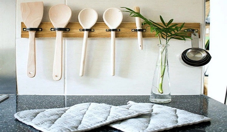 Tự làm giá để đồ giúp góc bếp trở nên gọn gàng hơn