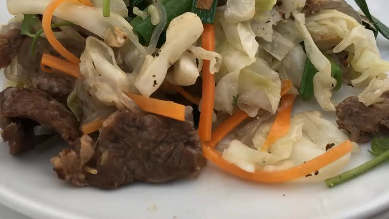 Cách làm miến xào thịt bò bắp cải mềm dai không bị dính