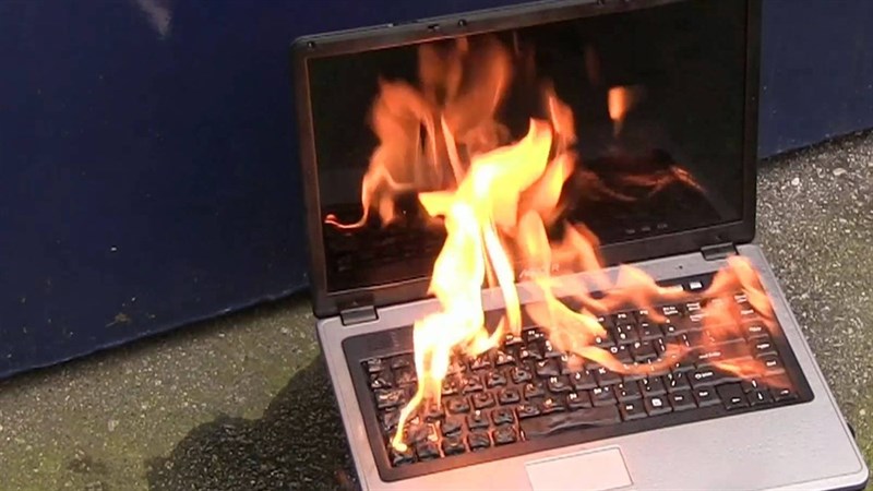cách khắc phục laptop sạc không vào pin