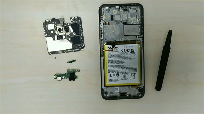 Tháo mở Nokia G300: Chiếc smartphone 5G giá rẻ này có chất lượng thế nào, dễ dàng sửa chữa không?