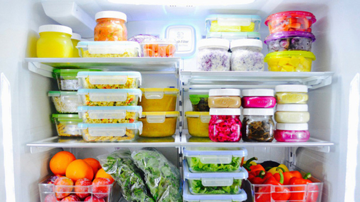 Chứa lượng thực phẩm vừa đủ trong tủ lạnh