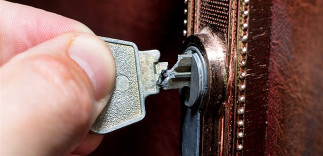 Cách lấy chìa khóa bị gãy trong ổ tại nhà dễ dàng, nhanh chóng