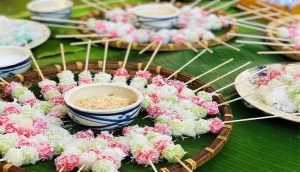 Trở về tuổi thơ bằng món bánh hòn dẻo mềm, ăn hoài không ngán