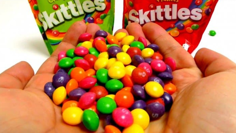 Kẹo Skittles với 2 dòng cơ bản: Original và Sour