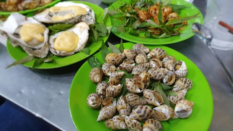 Quán ăn vặt ngon quận Gò Vấp: Quán Ốc Hoàng