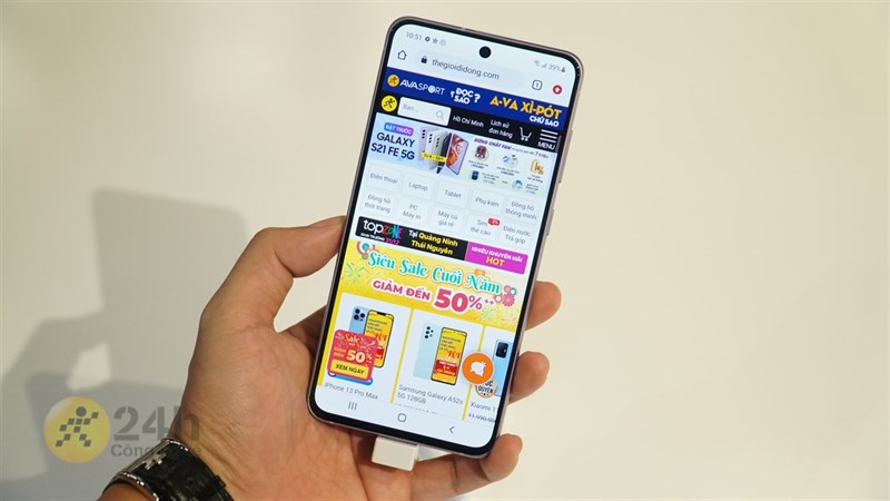 Samsung Galaxy S21 FE được trang bị màn hình kích thước 6.4 inch Samsung Galaxy S21 FE được trang bị màn hình kích thước 6.4 inch