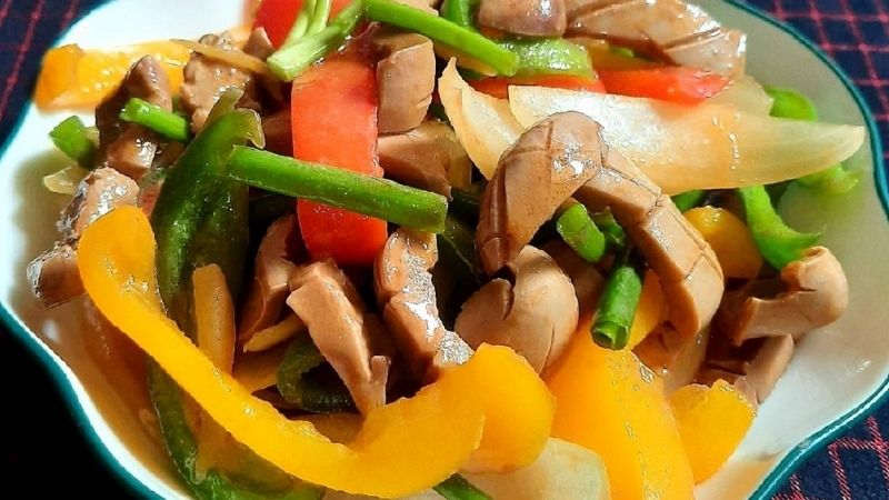 How to make sauteed pork kidney with bell peppers, delicious and irresistible