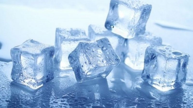 Large ice cubes and frozen food