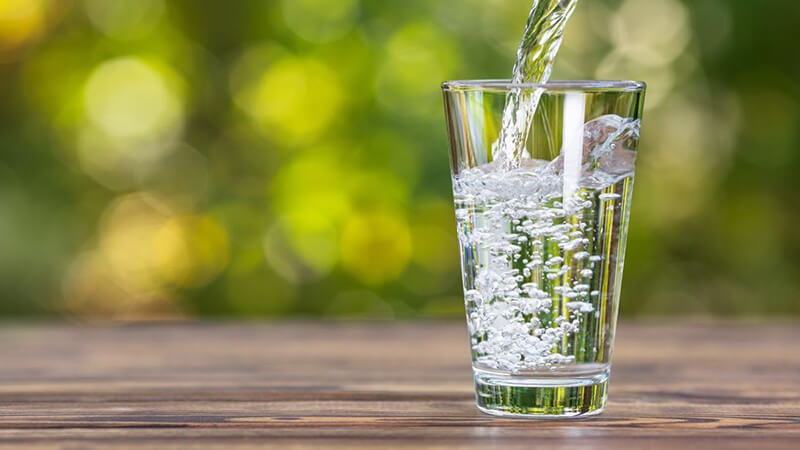 Uống nước giúp làm dịu các triệu chứng viêm xoang