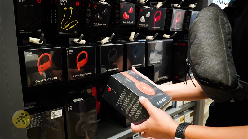 Ở TopZone thì mình cũng thấy trưng bày các tai nghe Beats trông cực kì xịn sò luôn.