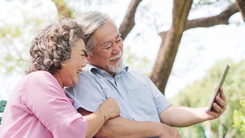 Smartphone cho người lớn tuổi