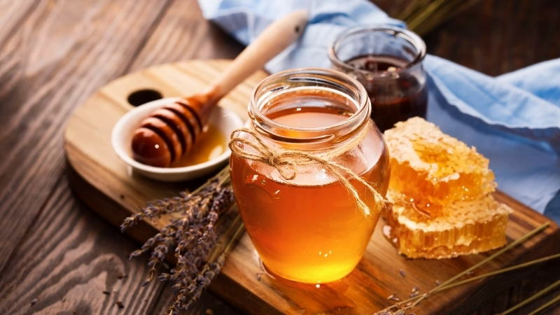 Dưỡng ẩm và bảo vệ da sau khi dùng mật ong