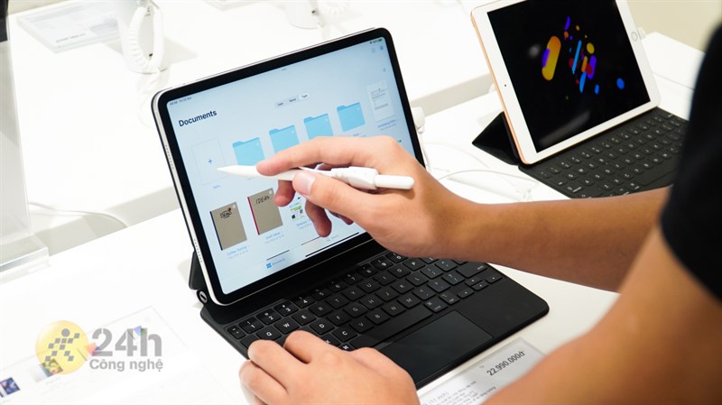 Khu vực dùng thử sản phẩm tại TopZone Khu vực dùng thử sản phẩm tại TopZone