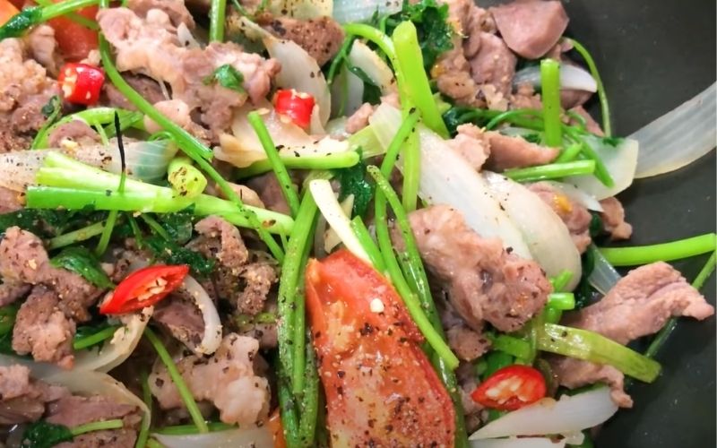 How to make crispy fried pork tongue with vegetables is very easy to make