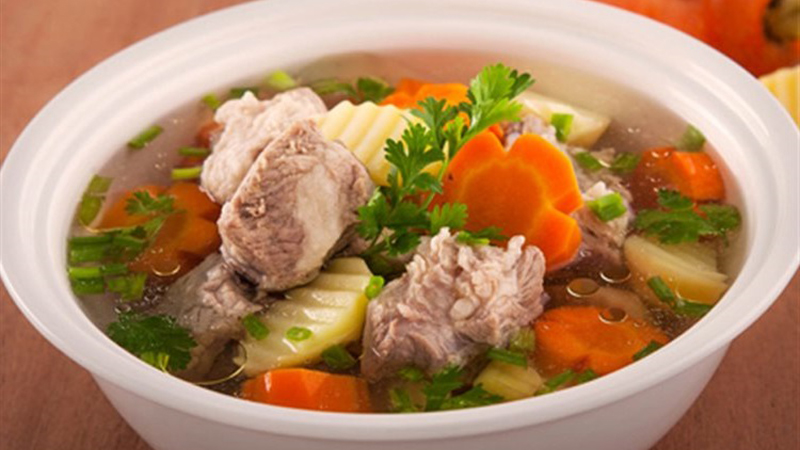 Canh sườn nấu khoai tây