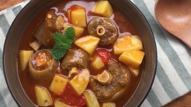 How to make oxtail stewed with potatoes is extremely nutritious and delicious to resist