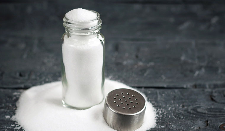 Muối dùng để bảo quản thực phẩm nhưng vì sao vẫn có hạn sử dụng?