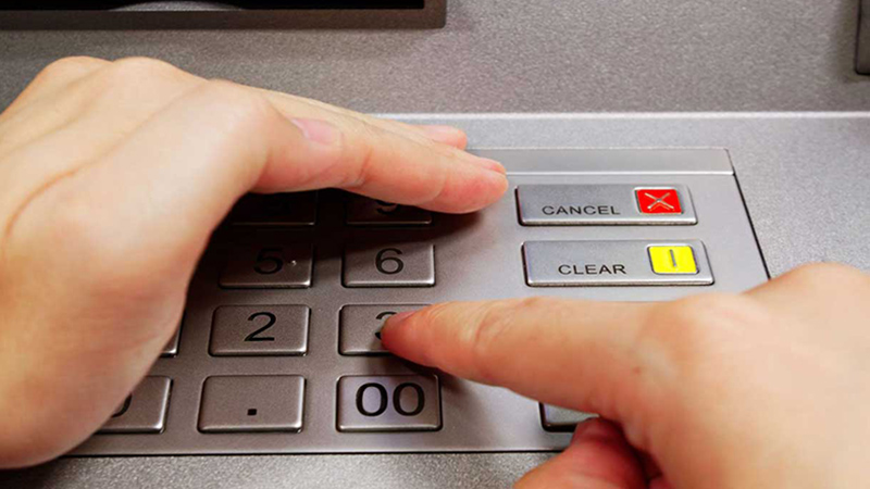 Vì sao bàn phím của máy ATM đều bằng kim loại mà không phải bằng vật liệu khác?