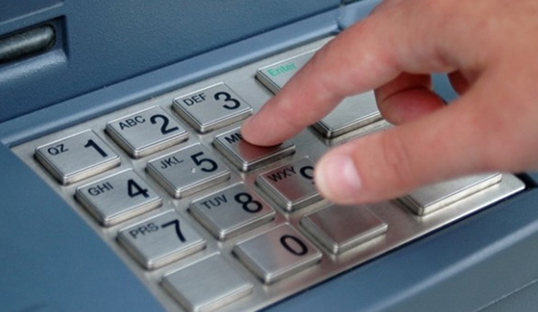 Vì sao bàn phím của máy ATM đều bằng kim loại mà không phải bằng vật liệu khác?