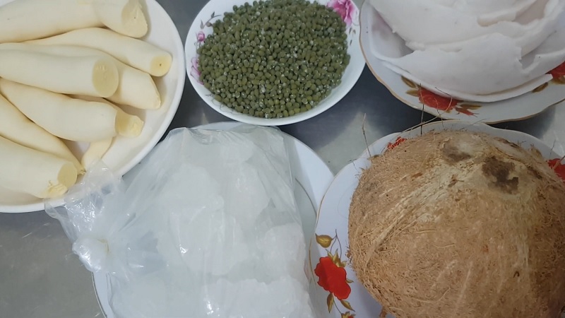 Nguyên liệu làm món chè đậu xanh dừa tươi với khoai mì vàng