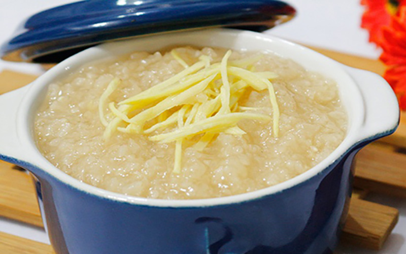 How to make warm sticky rice ginger tea for a rainy day
