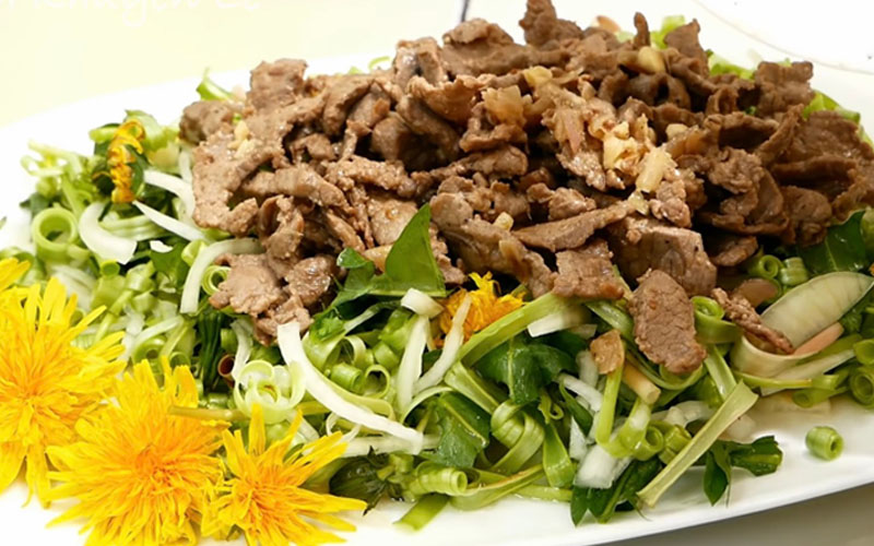 How to make delicious and nutritious beef dandelion salad