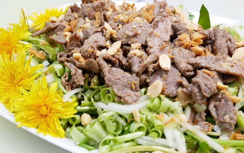Salad bồ công anh thịt bò thơm ngon hấp dẫn