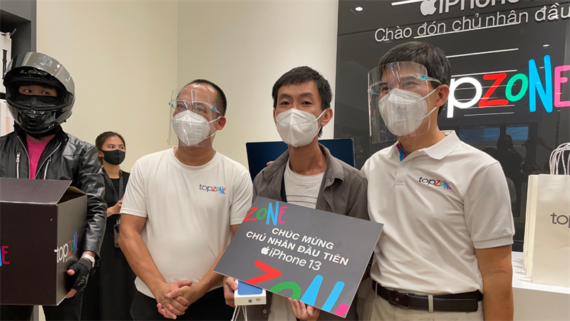 Trải nghiệm của khách mua hàng tại TopZone Trải nghiệm của khách mua hàng tại TopZone