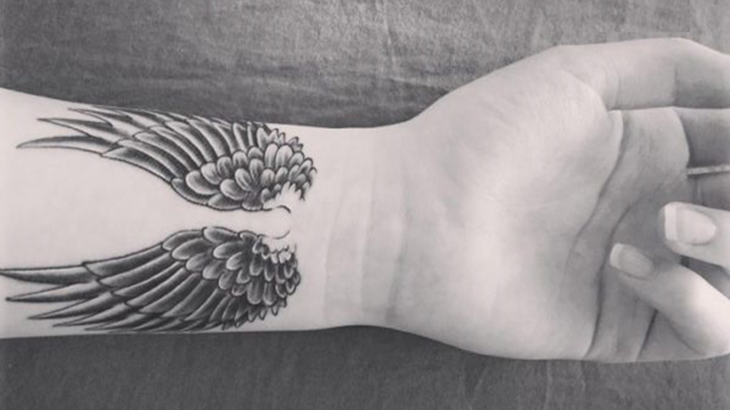 Đỗ Nhân Tattoo Studio - Hình xăm đôi cánh ở tay cho anh trai 👉 𝘏𝘪̀𝘯𝘩  𝘹𝘢̆𝘮 𝘥𝘰 ĐỖ NHÂN TATTOO 𝘵𝘩𝘶̛̣𝘤 𝘩𝘪𝘦̣̂𝘯. ─ 𝖃𝖆̆𝖒 𝕳𝖎̀𝖓𝖍  𝕹𝖌𝖍𝖊̣̂ 𝕿𝖍𝖚𝖆̣̂𝖙 ─ Thời gian làm