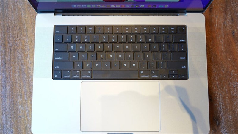 Apple đã quyết định loại bỏ bàn phím cánh bướm và thay thế bằng bàn phím Magic Keyboards.