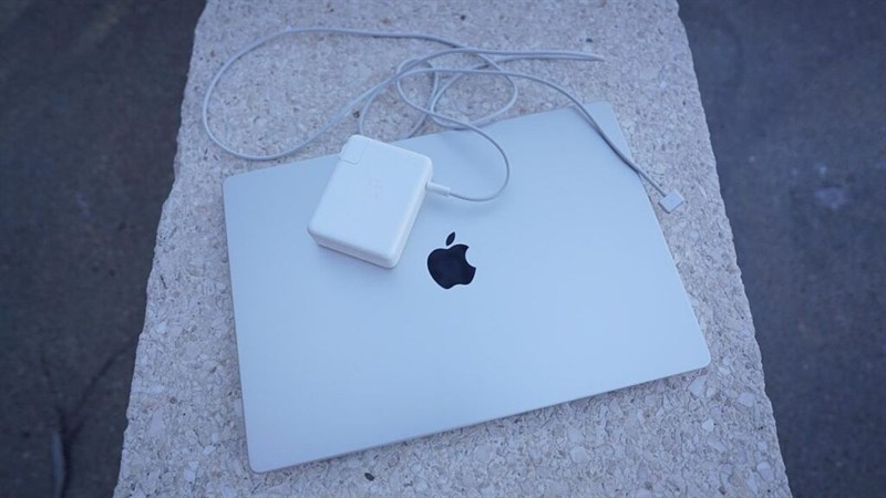 MacBook Pro 16 inch (2021) hứa hẹn cho bạn thời lượng sử dụng lâu hơn.