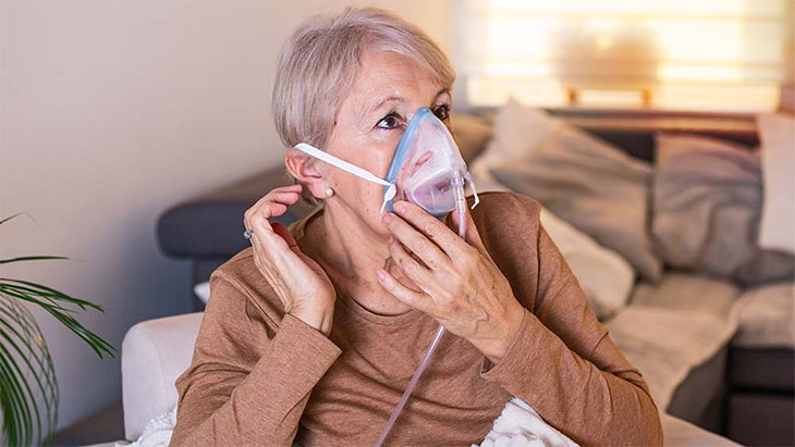 Có nên dùng máy tạo oxy gia đình cho người già?